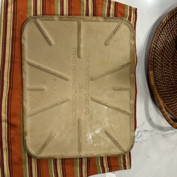 The Pampered Chef’s Stoneware Baking Sheet - Picture 3 of 3